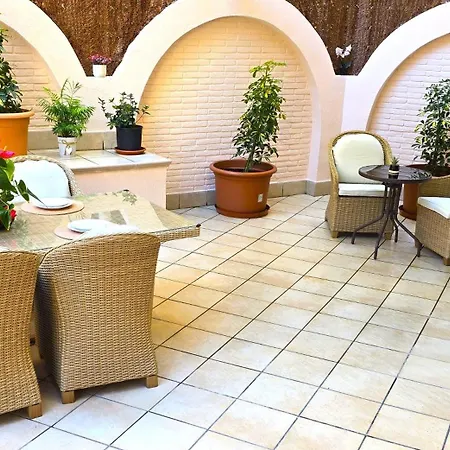 Nexthome Chill Out & Pool Center Apartment