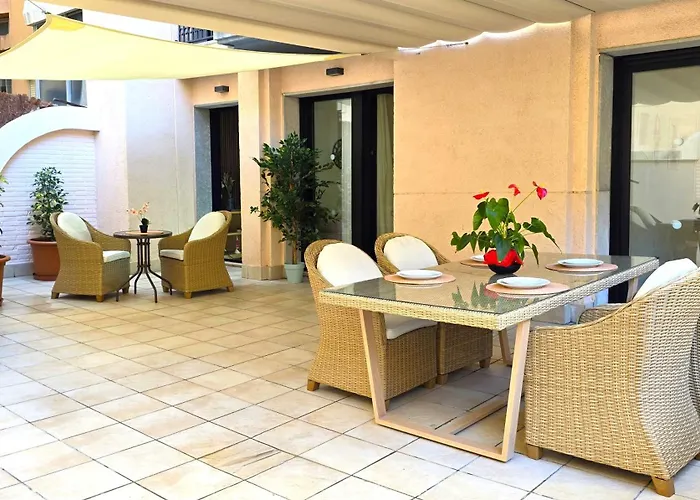 Nexthome Chill Out & Pool Center Апартаменты *